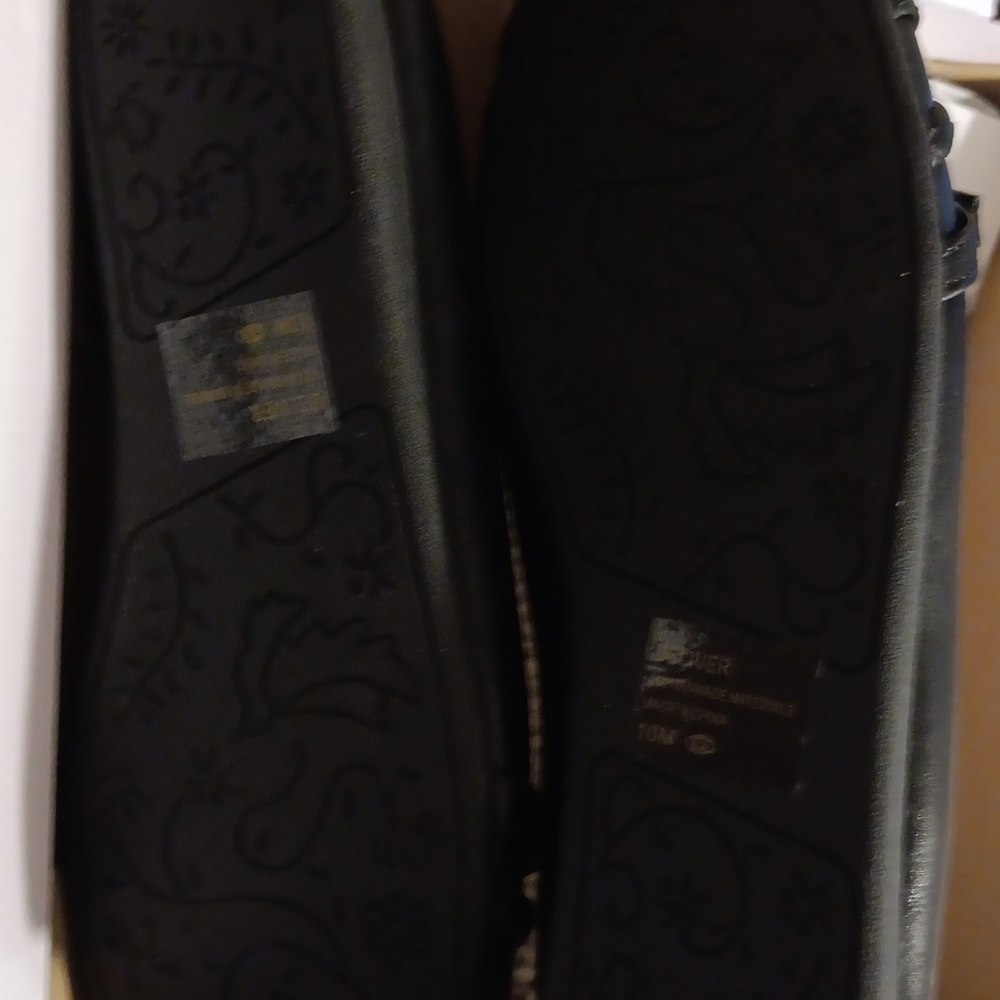 Jellypop Women's Classic Black Loafers - Picture 3 of 6